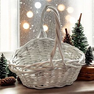 Vintage Basket / Home Decor Basket / Vintage White Basket / Old Fruit Basket.